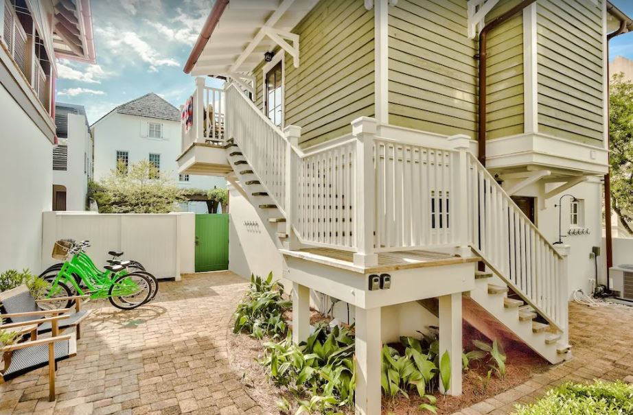 Water House - Image 40