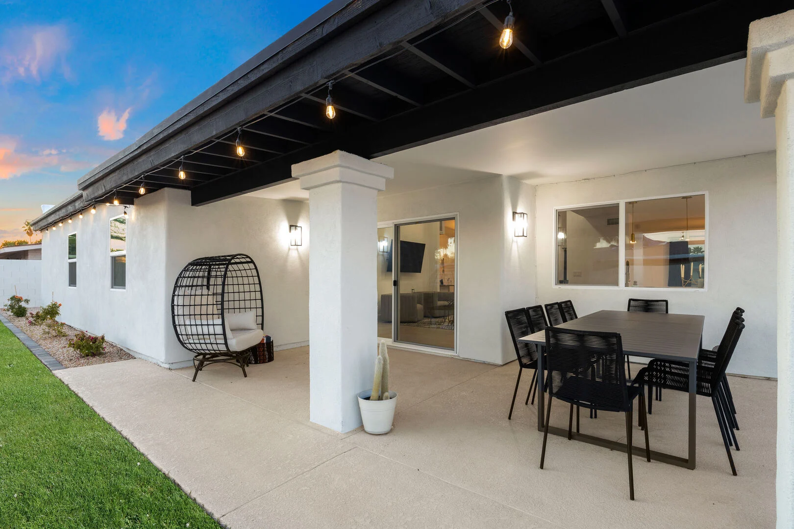 Bee Brush House - Image 24