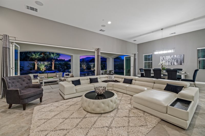 Selena Place - Image 6