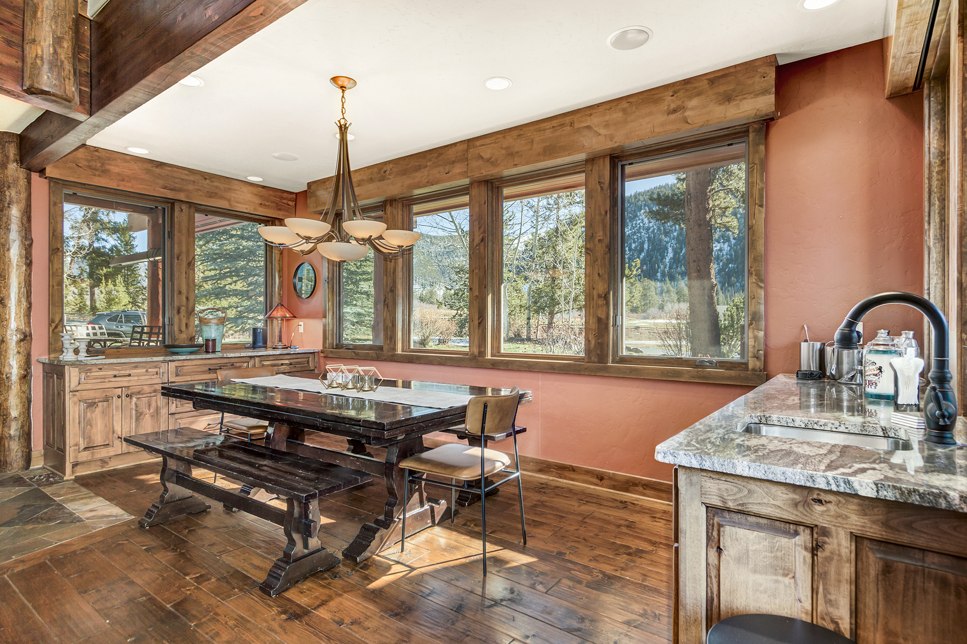 Twin Peaks Lodge - Image 10