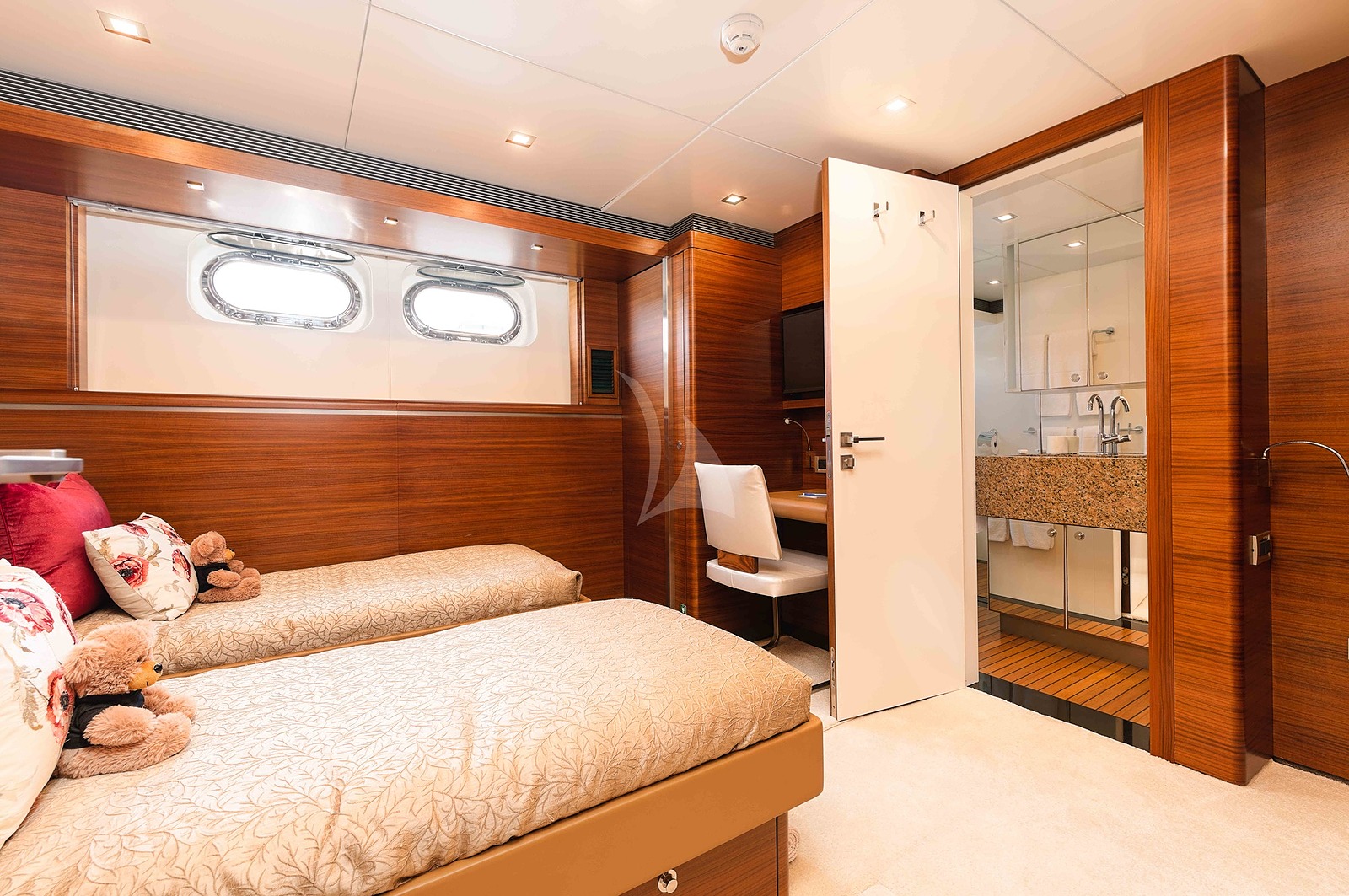 Sea Axis Yacht - Image 32