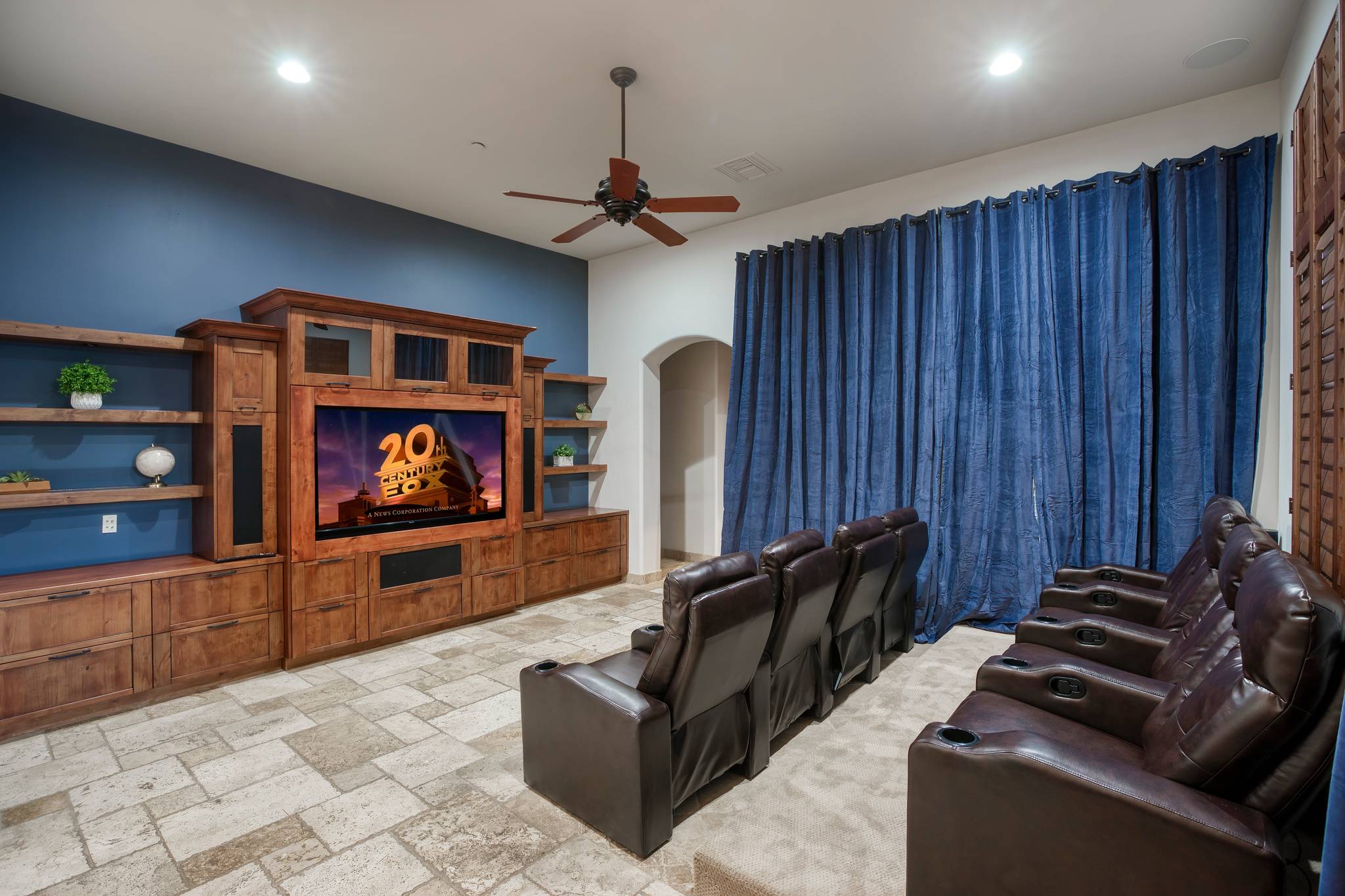 Pinnacle Vista Manor - Image 20