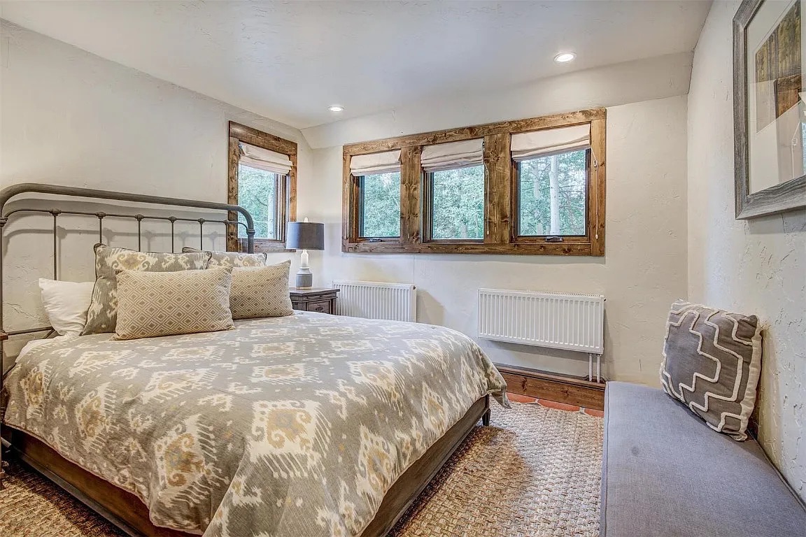 Creekside Chateau - Image 18