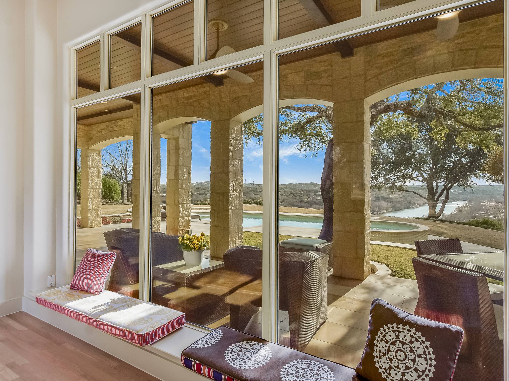 Red Cypress Home - Image 8