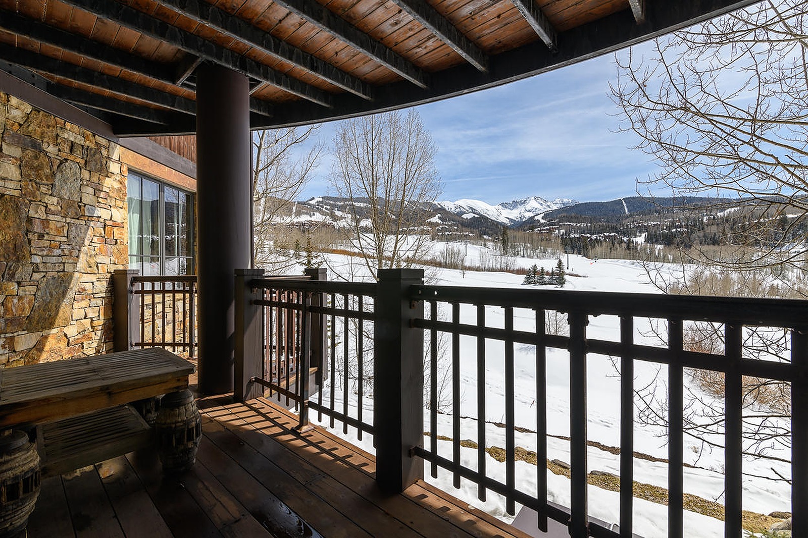 Country Club Manor - Image 22