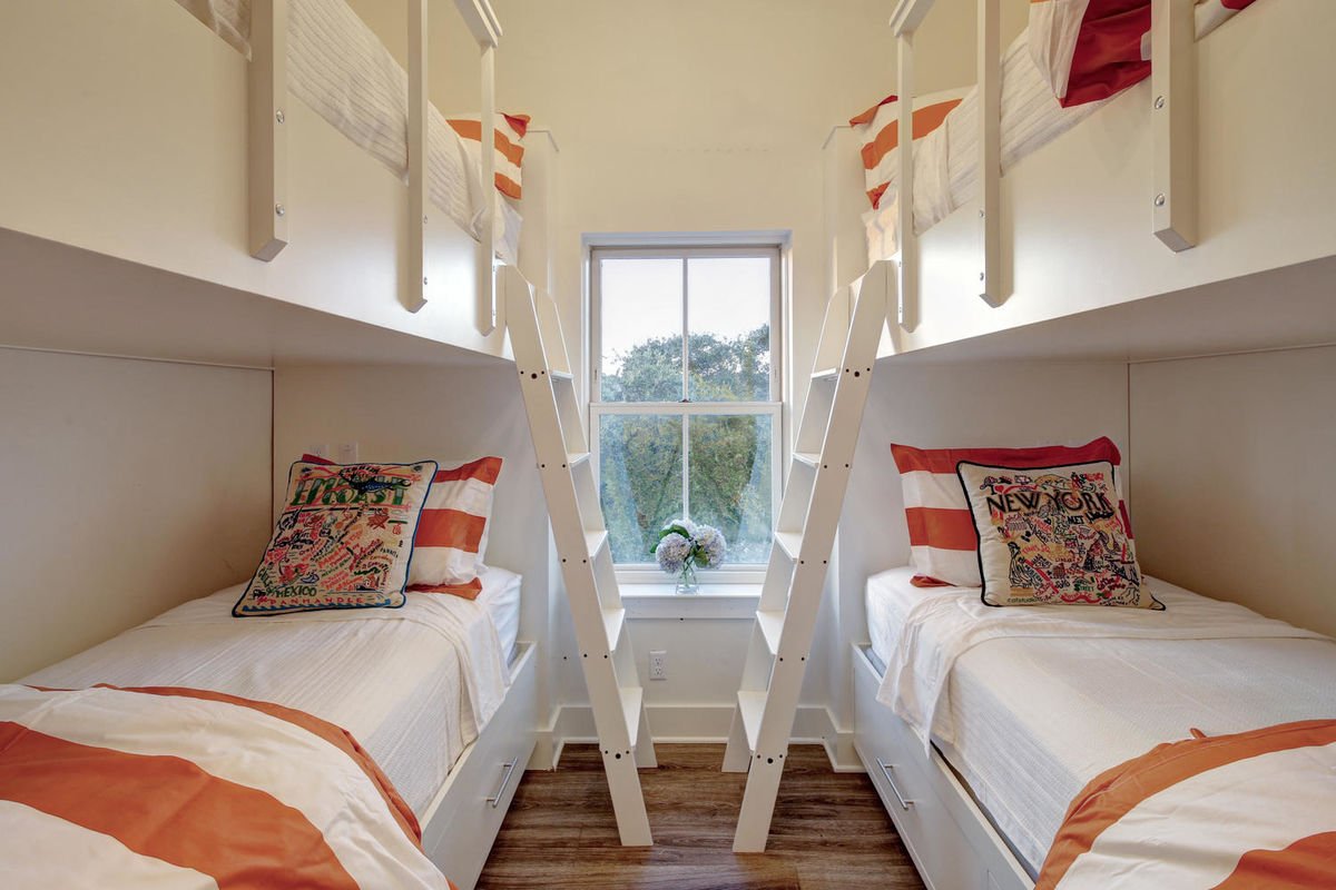 Spring Manor - Image 21