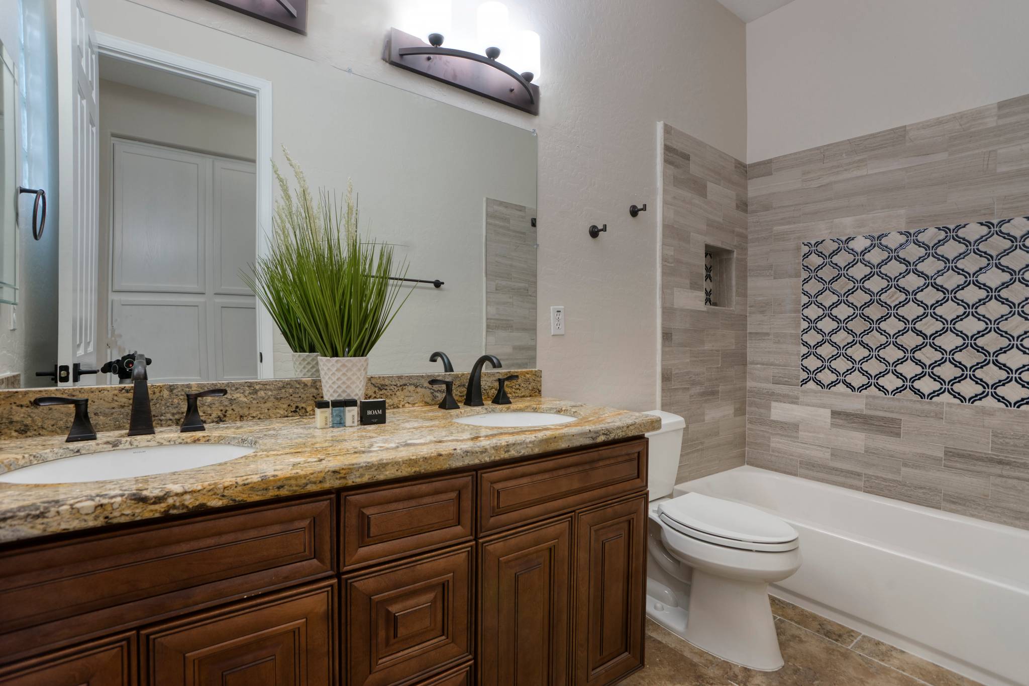 Gary Manor - Image 36