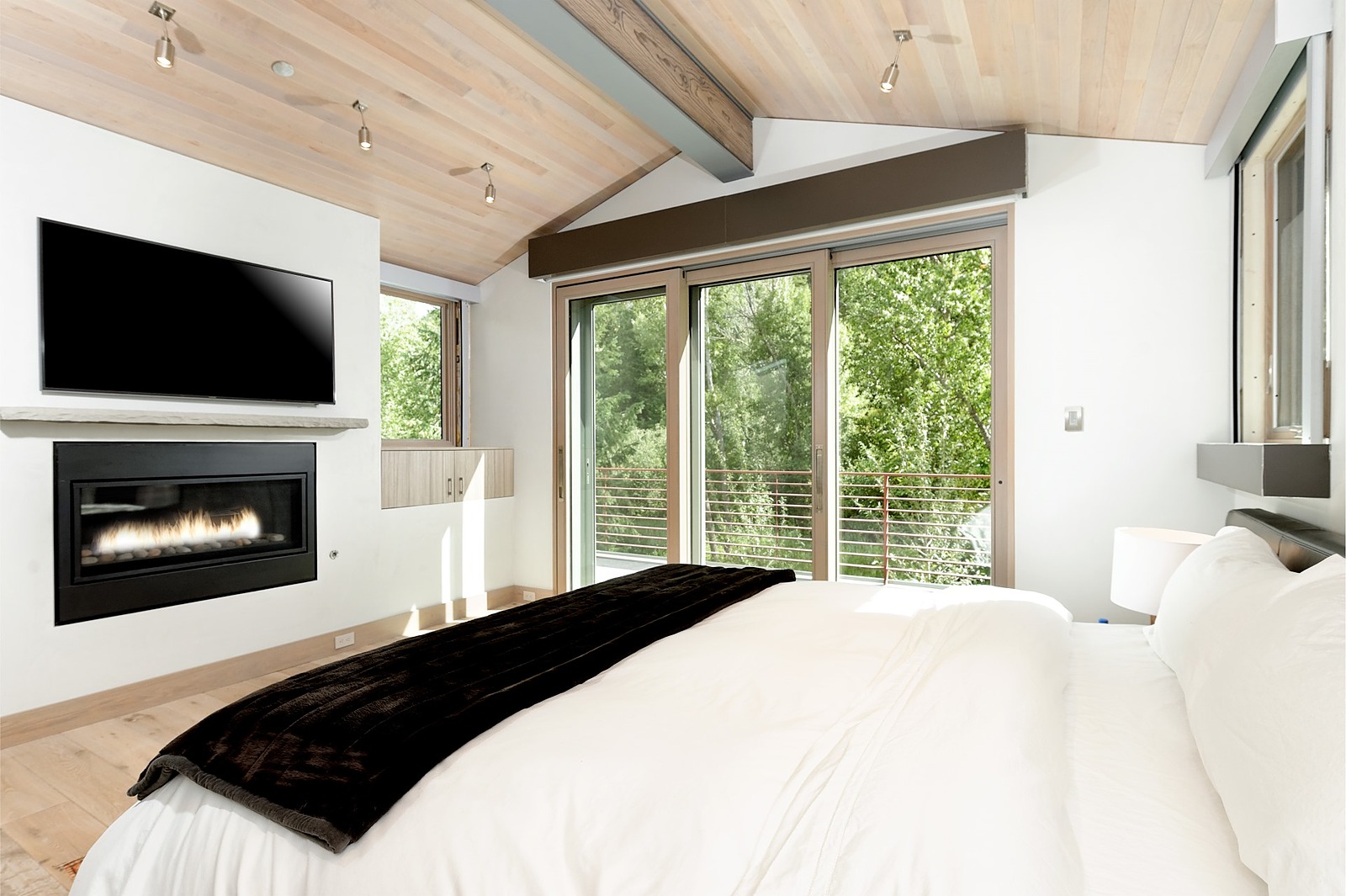 South Home - Image 13