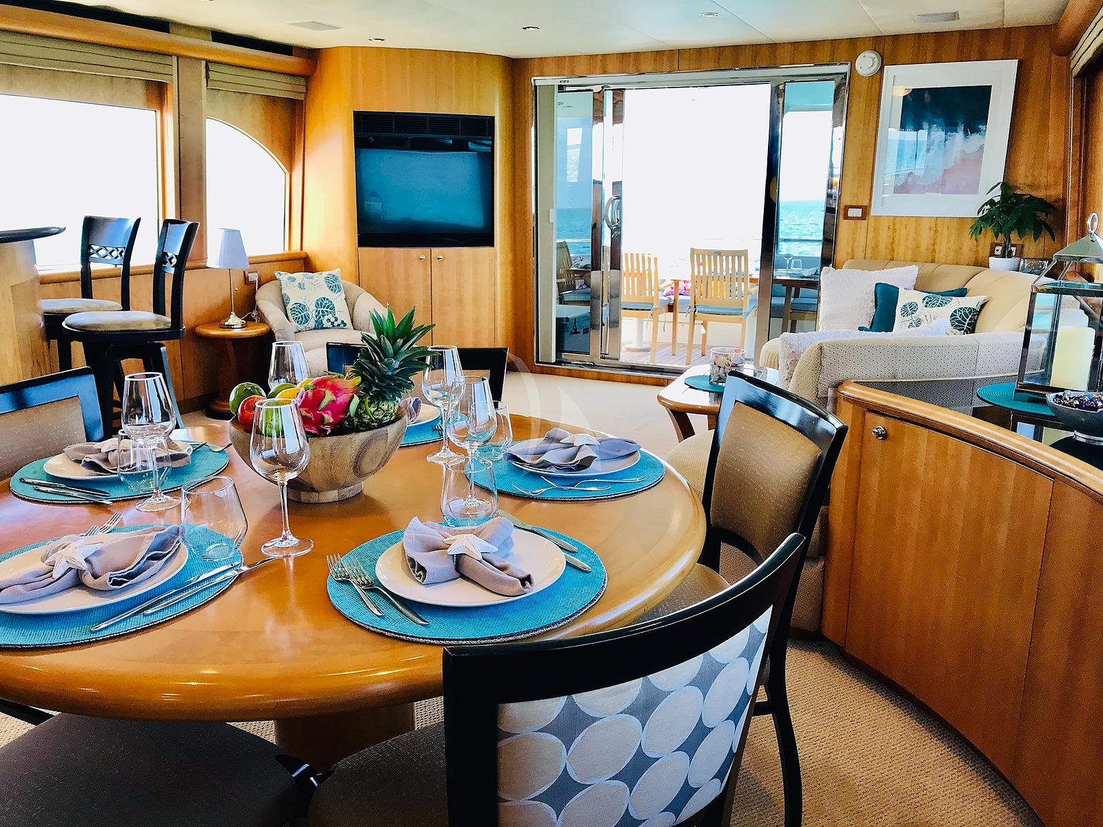 Equinox Yacht - Image 4