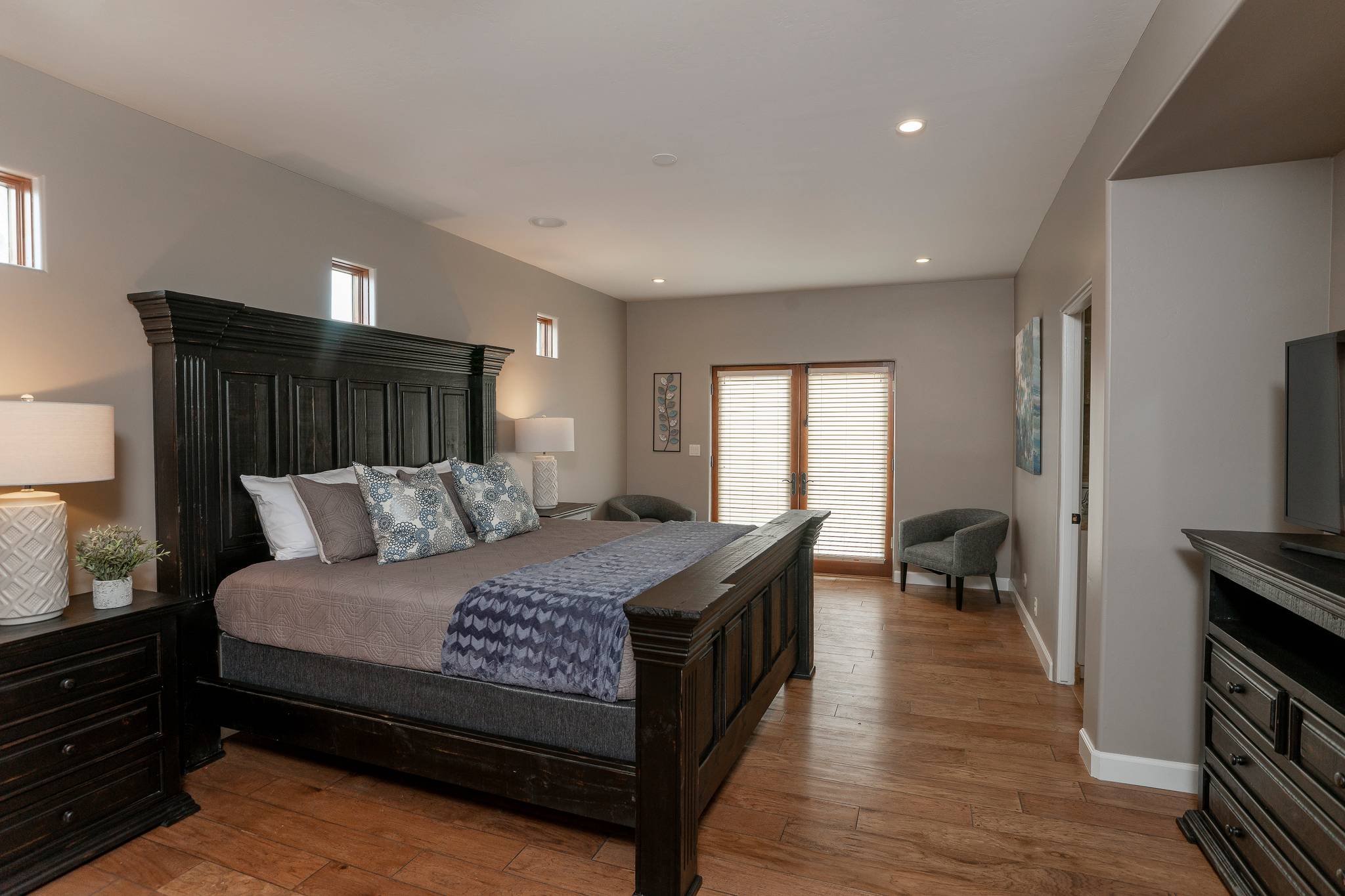 Sunrise Manor - Image 13