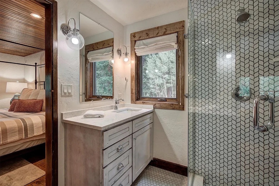 Creekside Chateau - Image 28