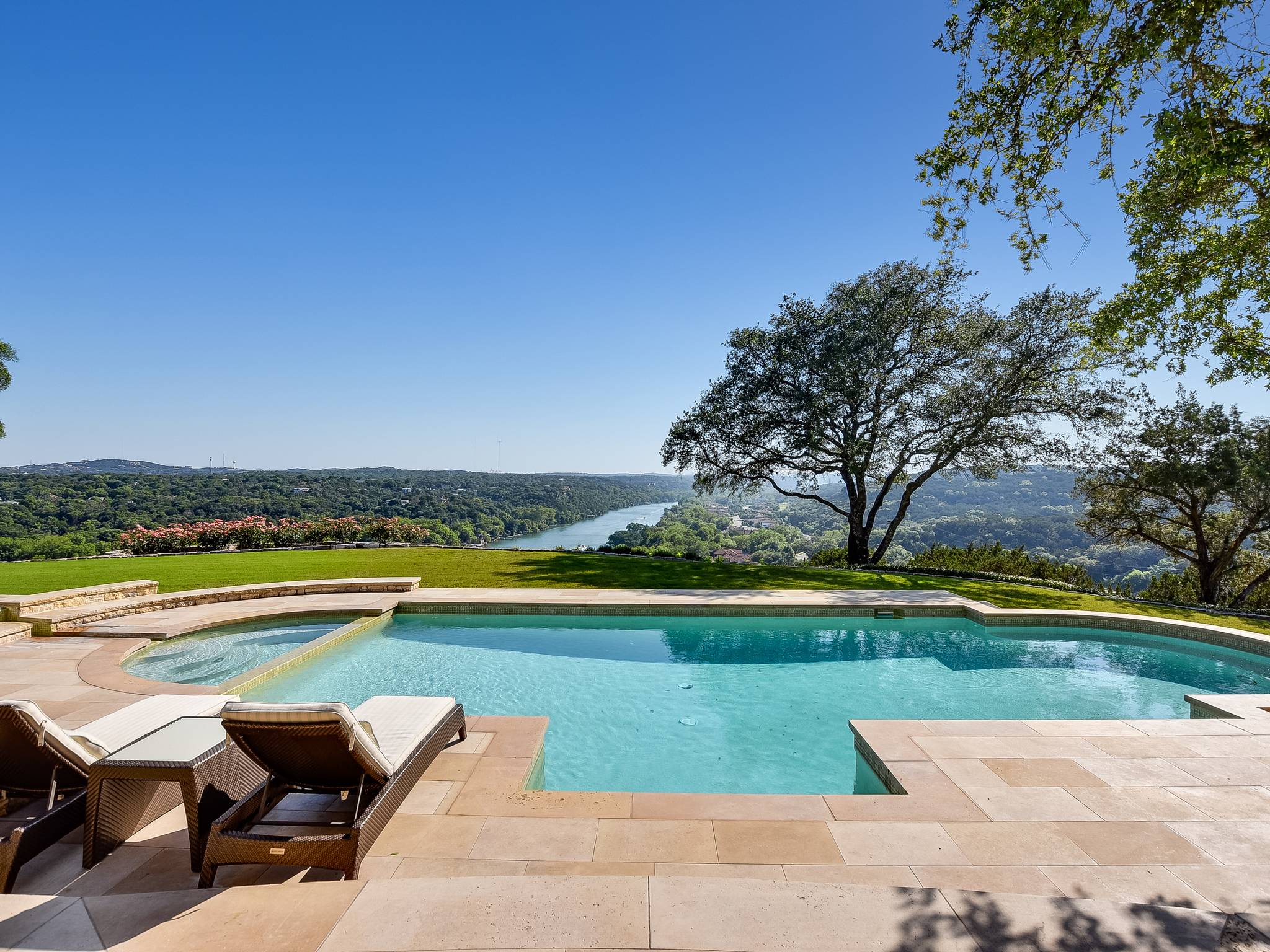 Red Cypress Home - Image 28