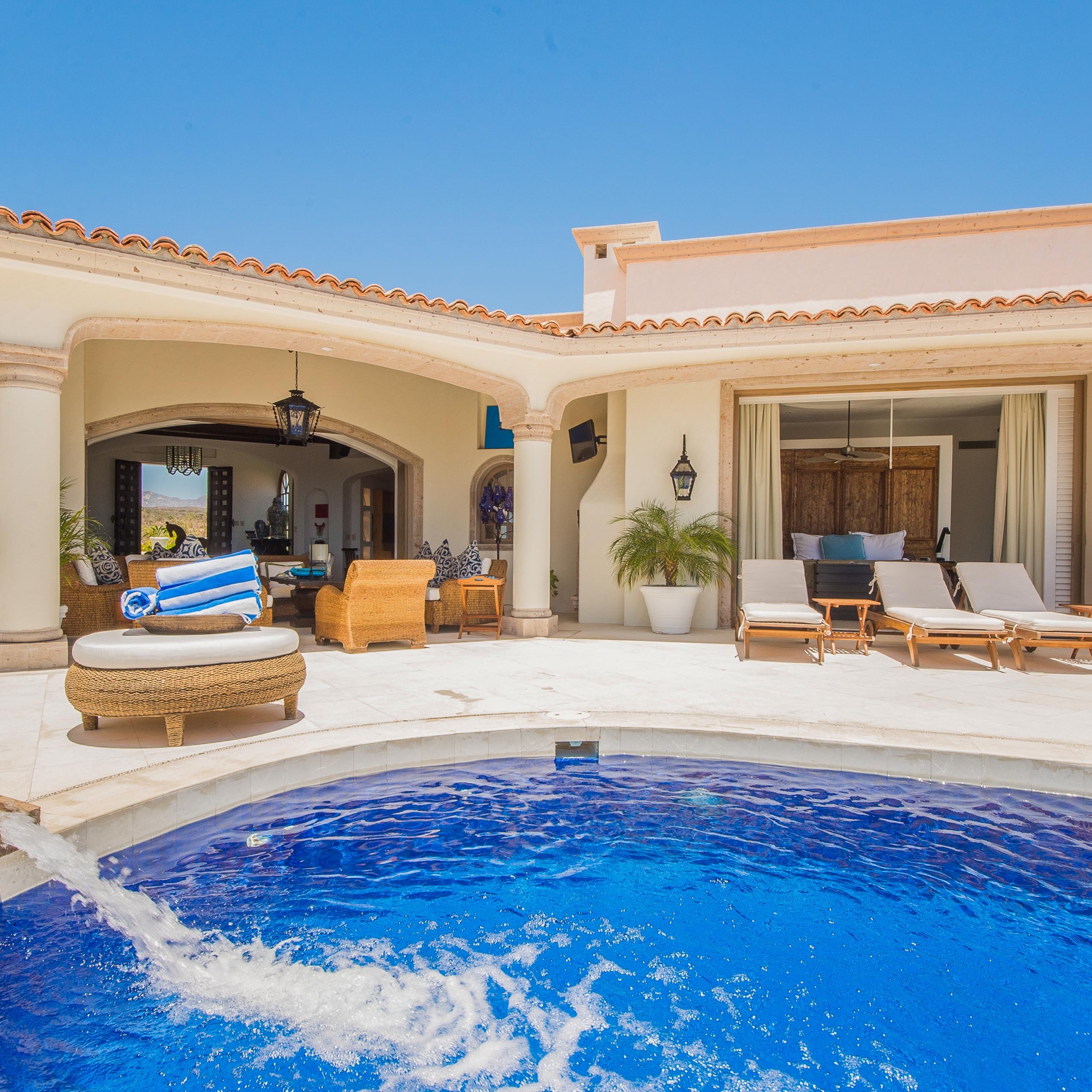 Las Colinas Villa - Image 1