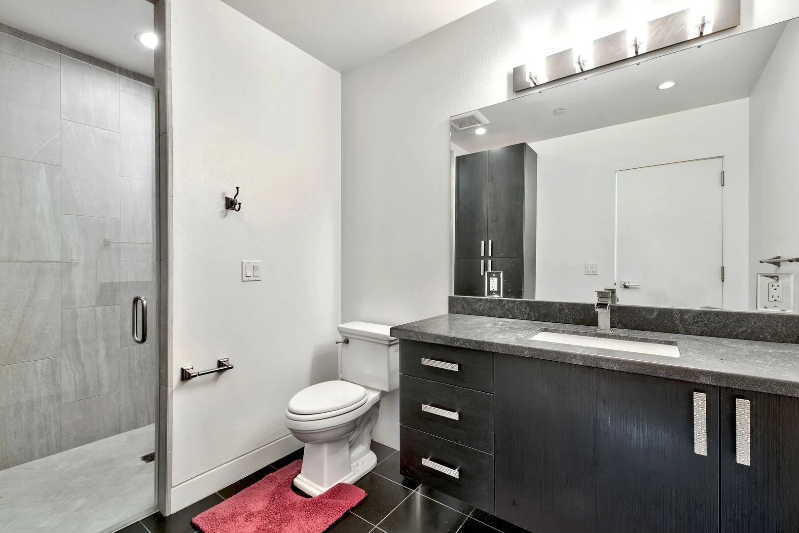 Point Place Home - Image 18