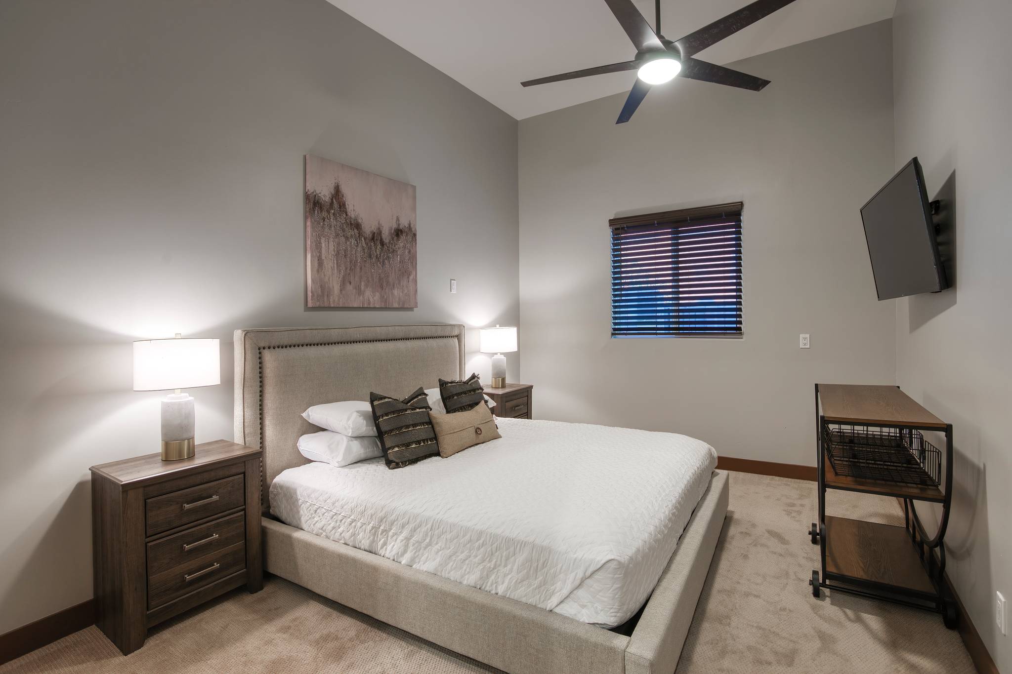 Pinnacle Vista Manor - Image 24