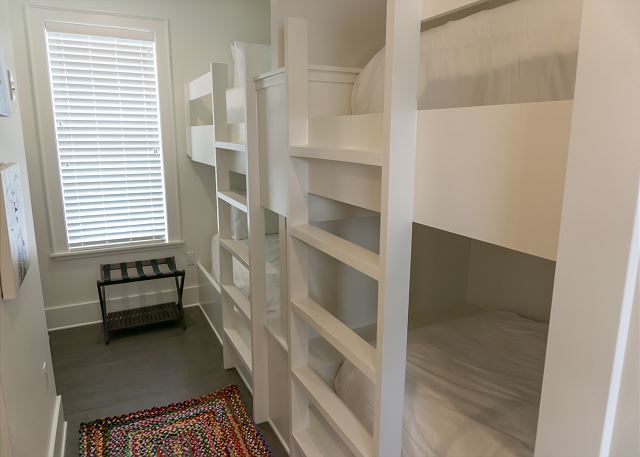 Pelican House - Image 20