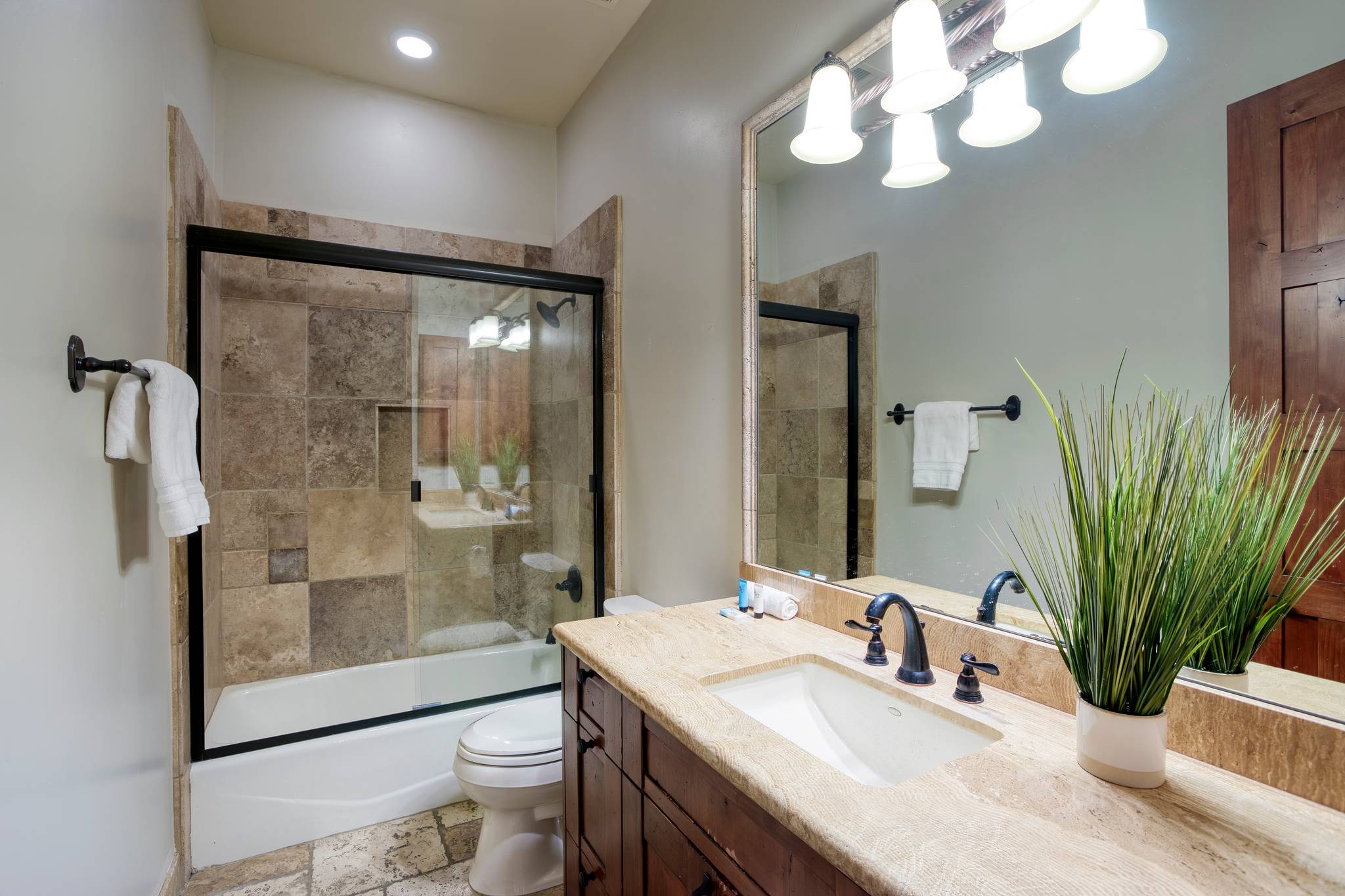 Pinnacle Vista Manor - Image 33