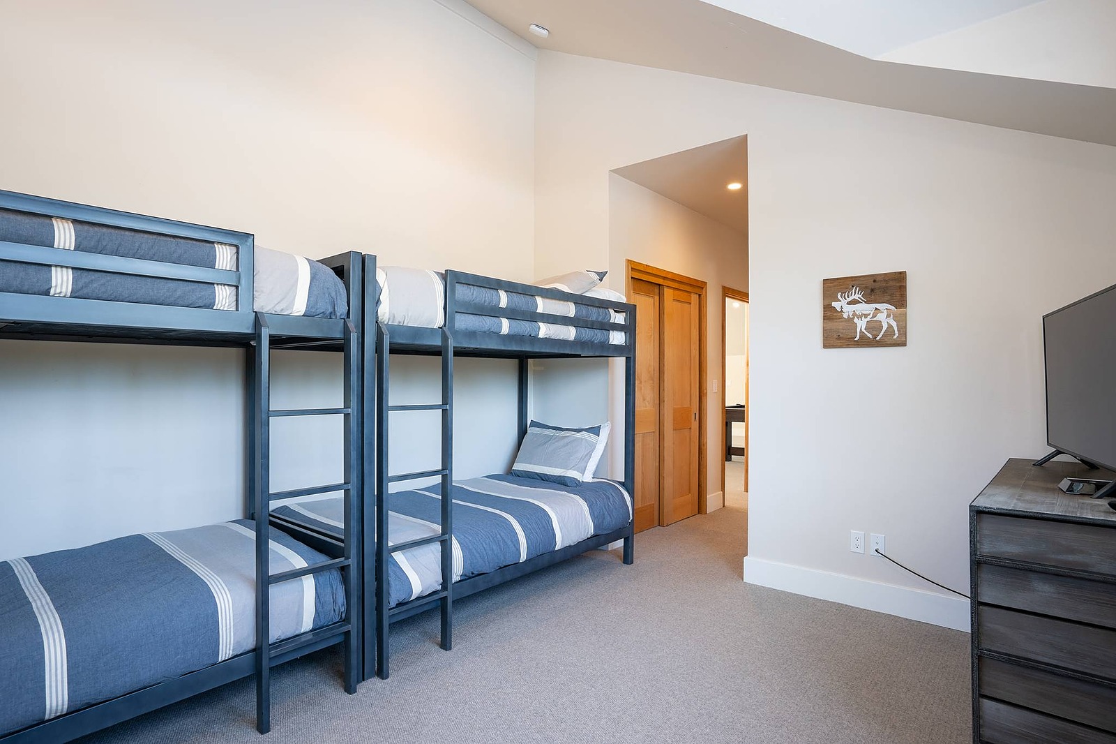 Mount House - Image 26