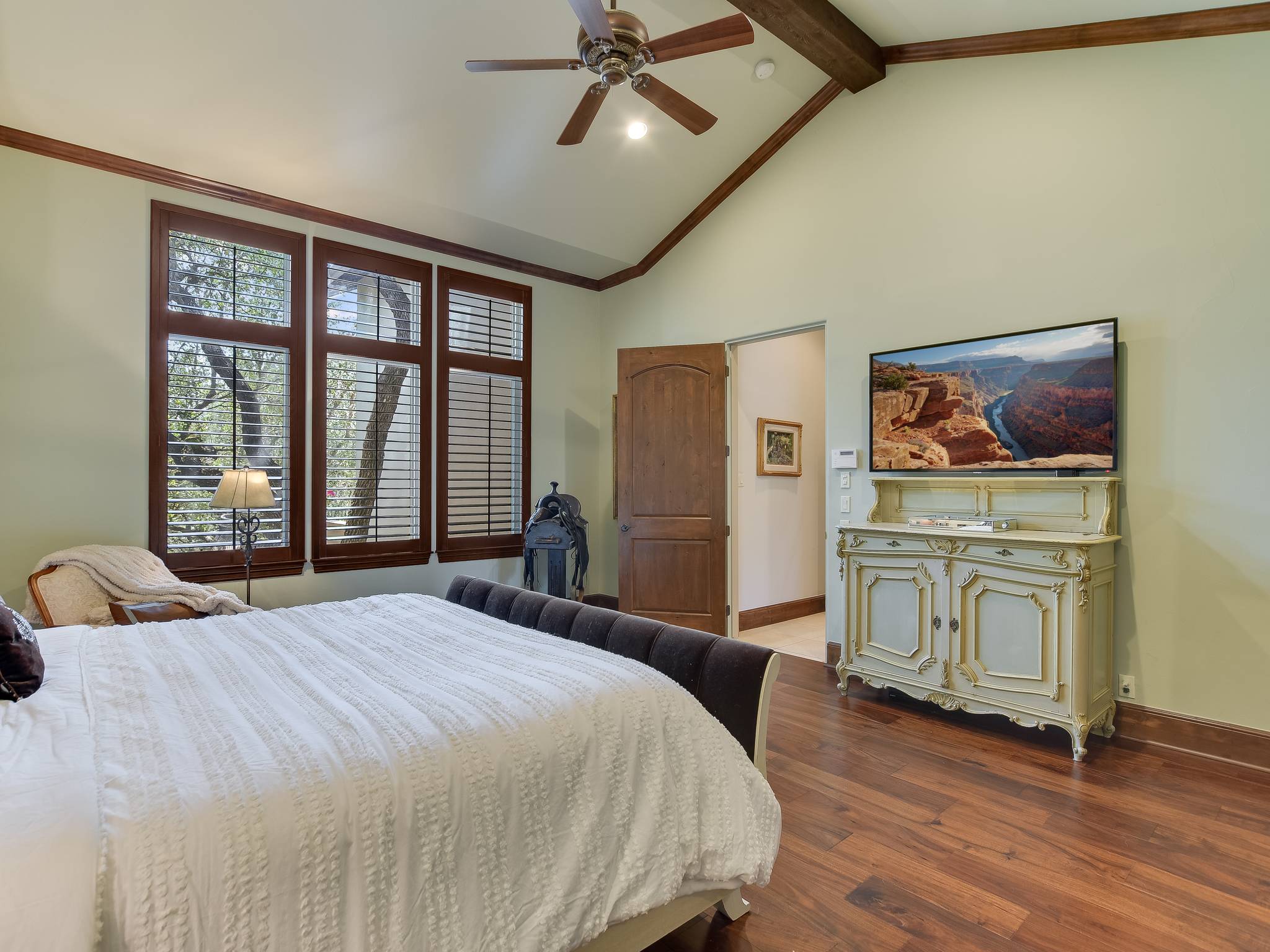 Rock Cedar House - Image 22