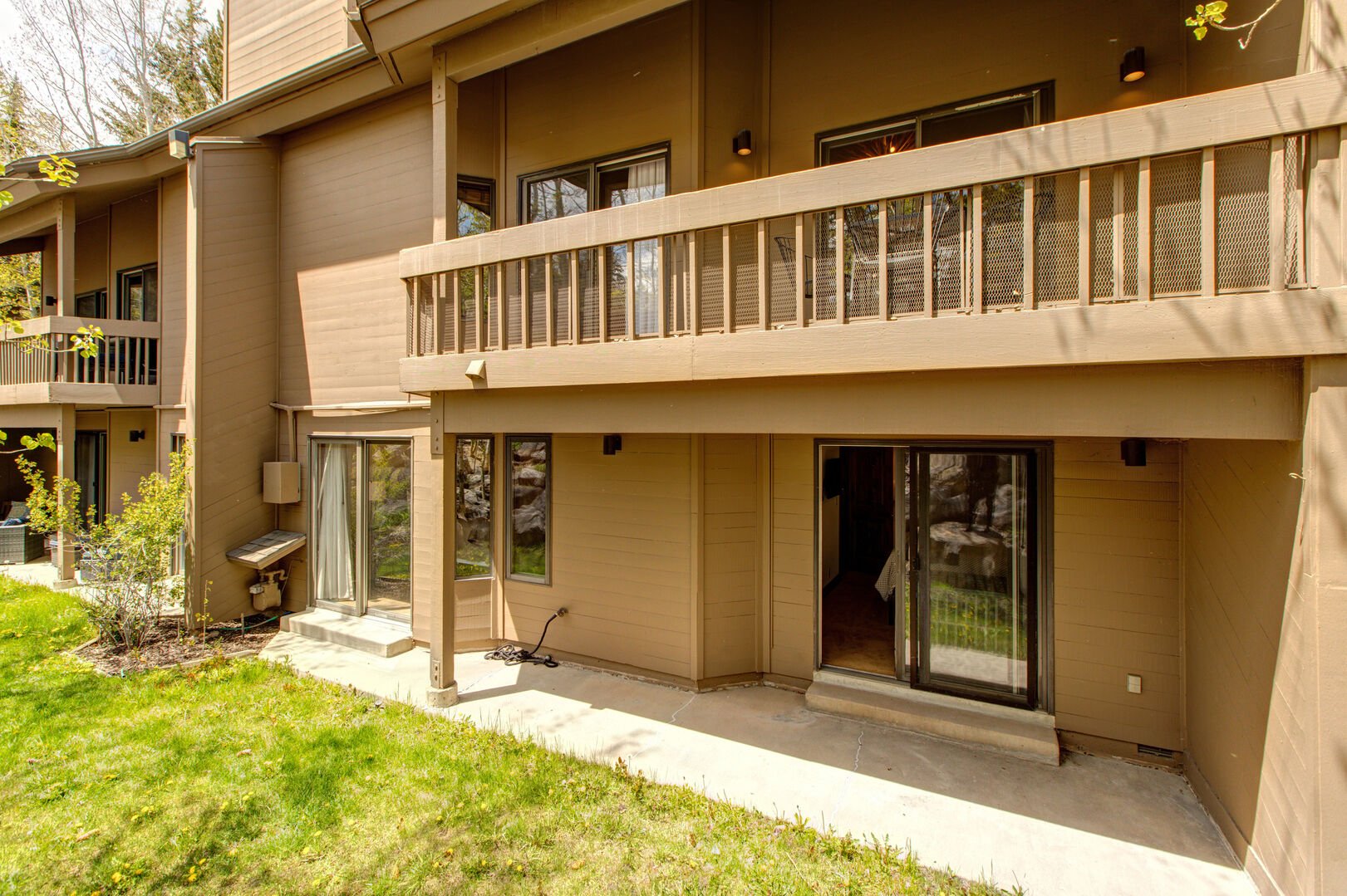 Lakeside Home - Image 26