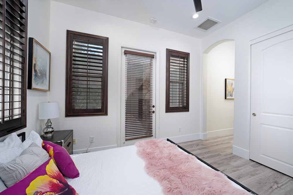 Casa Serenity Luxury Living w/ Pool & Jacuzzi - Image 4