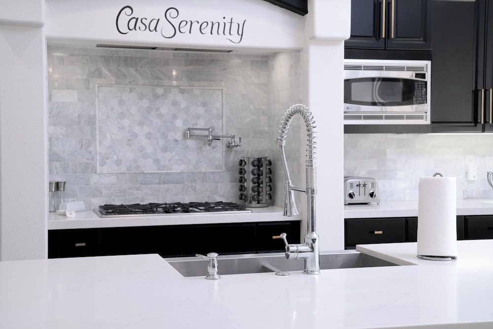 Casa Serenity Luxury Living w/ Pool & Jacuzzi - Image 21