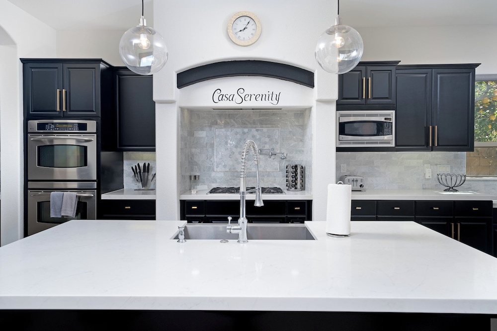 Casa Serenity Luxury Living w/ Pool & Jacuzzi - Image 25