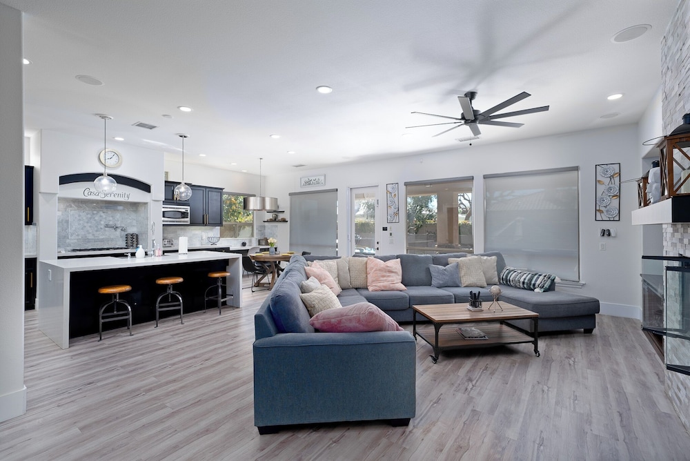 Casa Serenity Luxury Living w/ Pool & Jacuzzi - Image 32