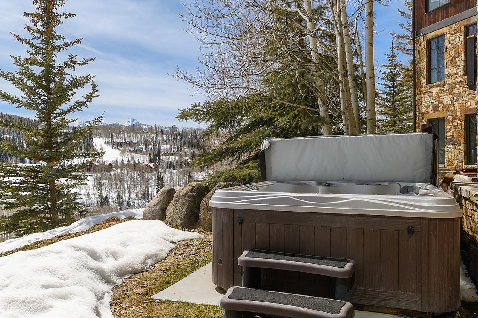 Country Club Manor - Image 25