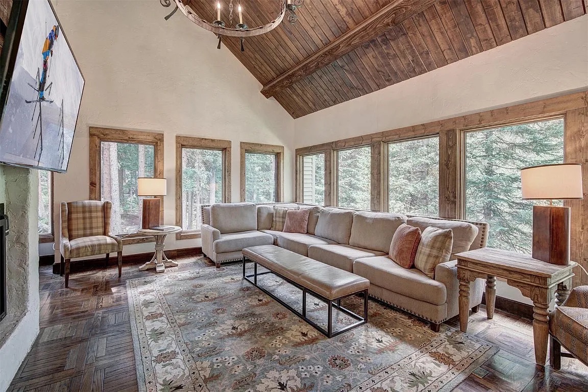 Creekside Chateau - Image 2