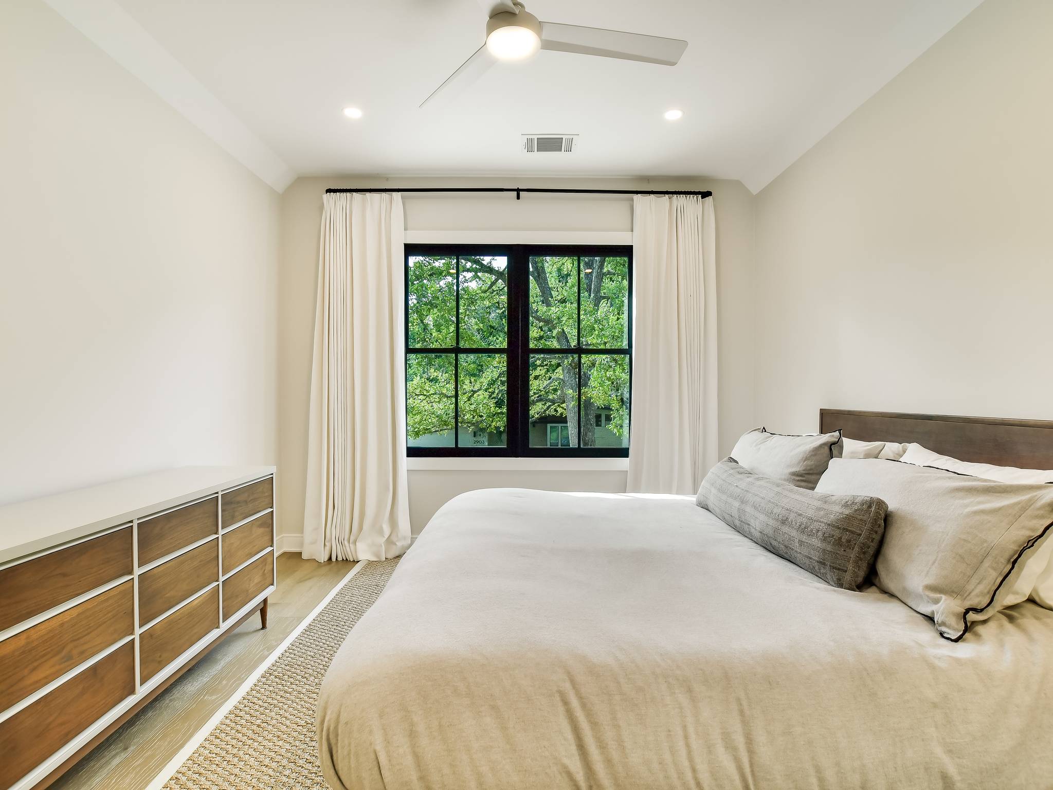 Oro House - Image 31