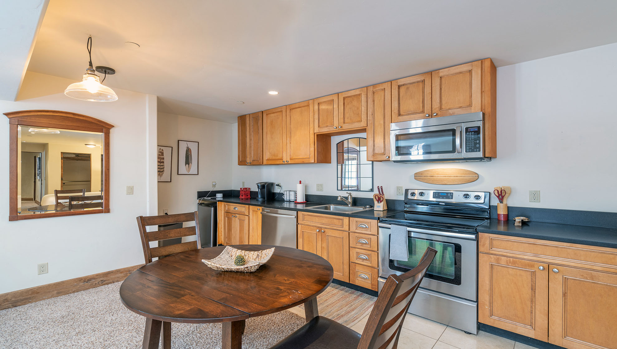 San Joaquin Manor - Image 40