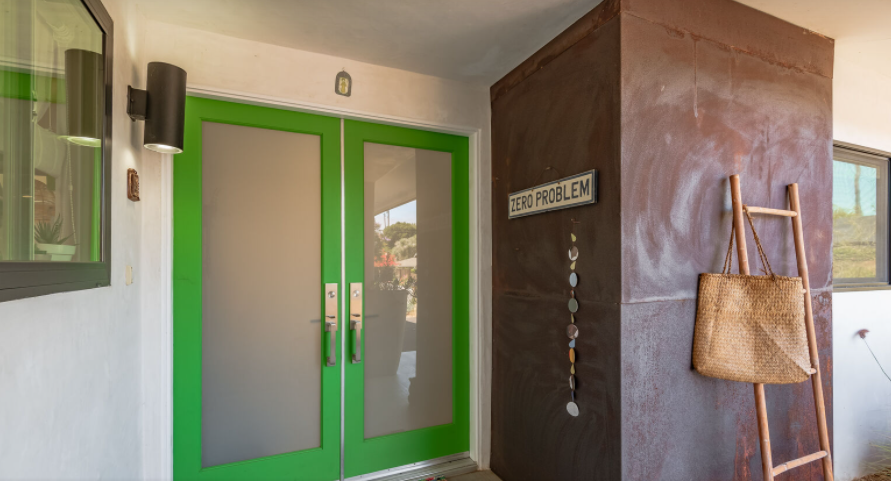 Hendry's Home - Image 17