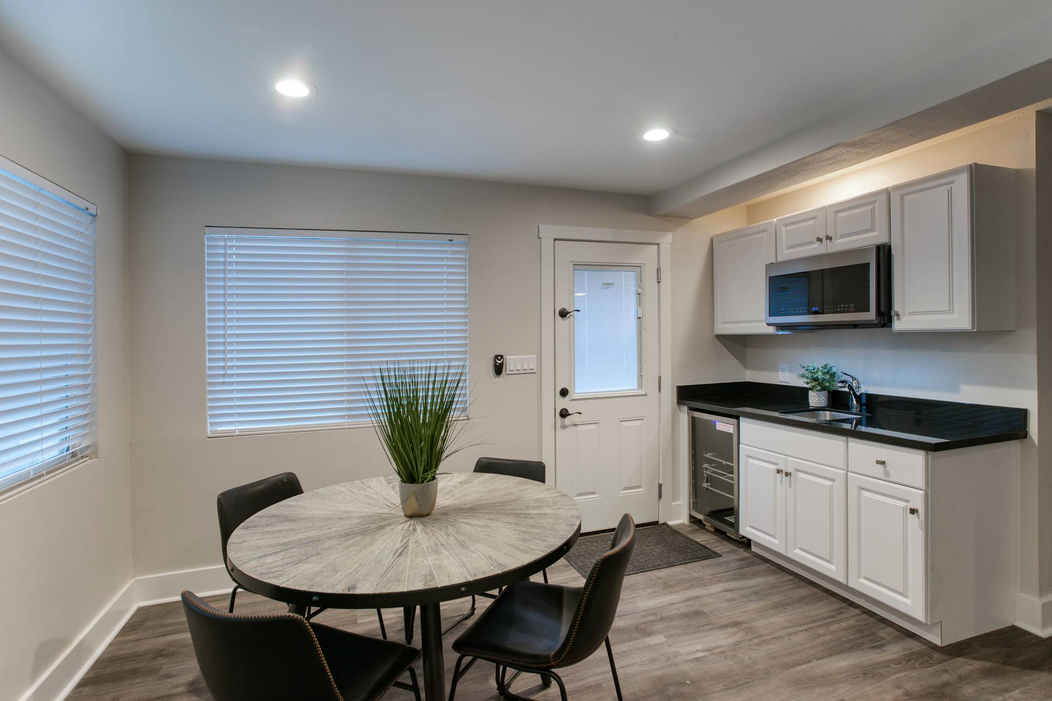 Sunrise Manor - Image 27