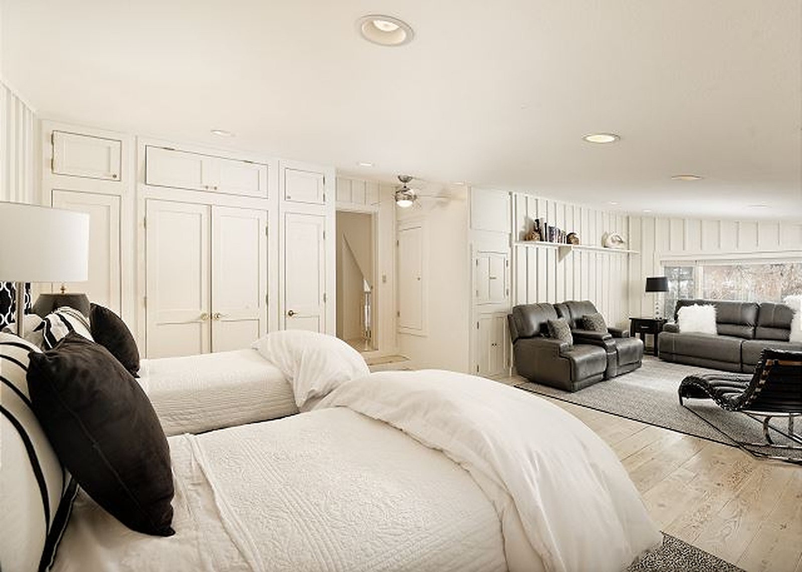 Chair Place - Image 18