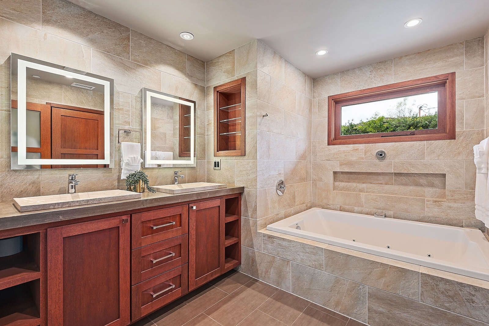 Middle Home - Image 26