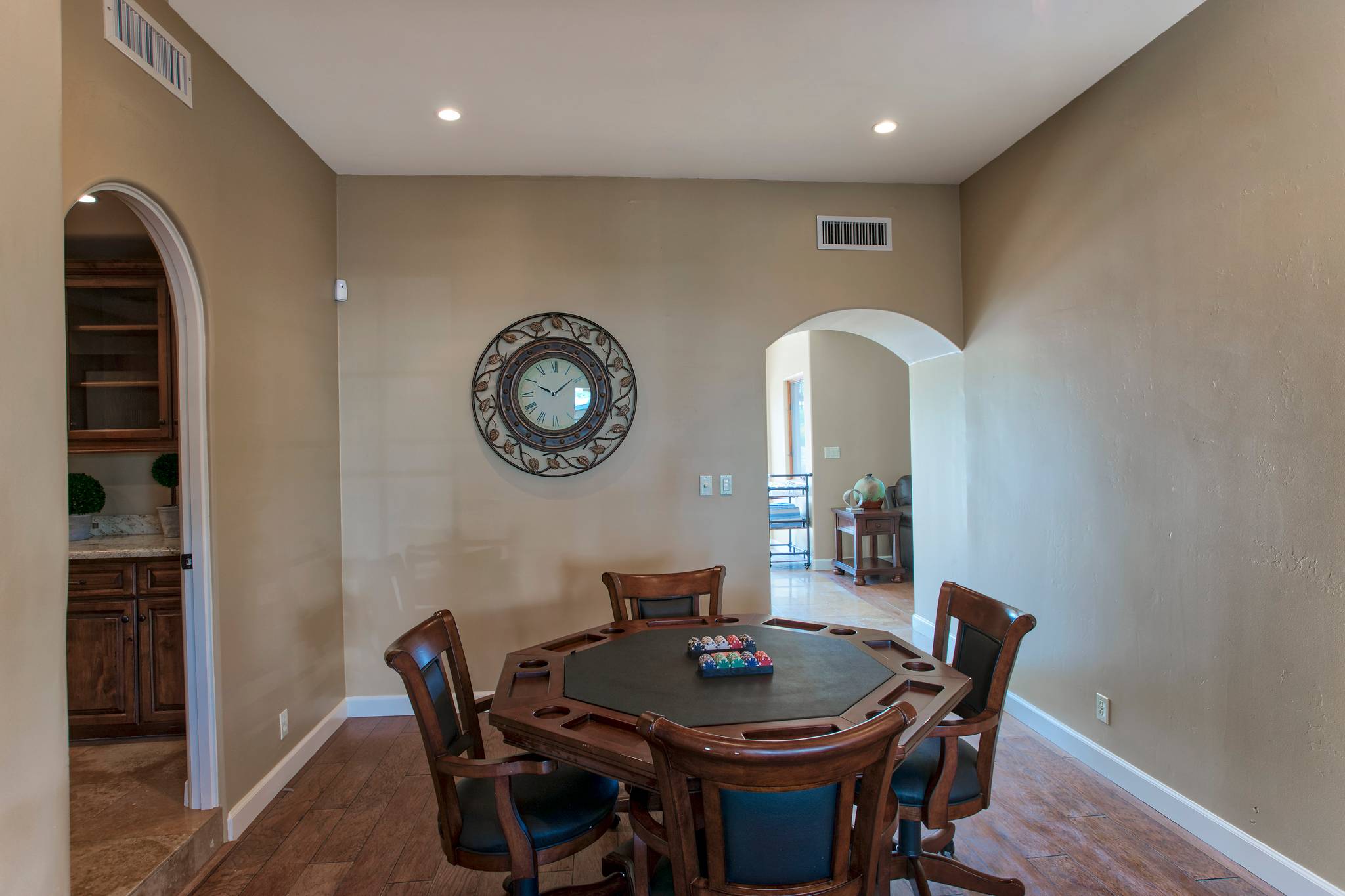 Sunrise Manor - Image 11