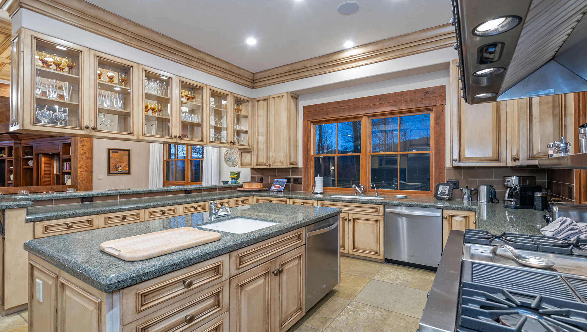 Peaks Manor - Image 9