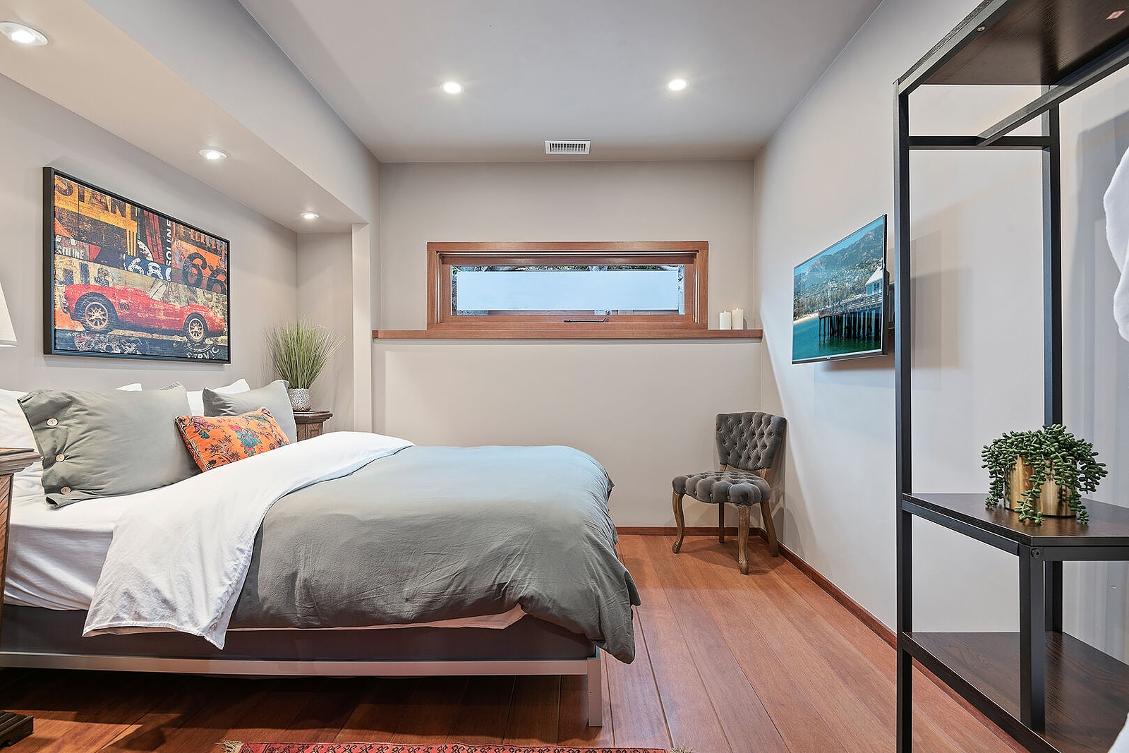 Middle Home - Image 27