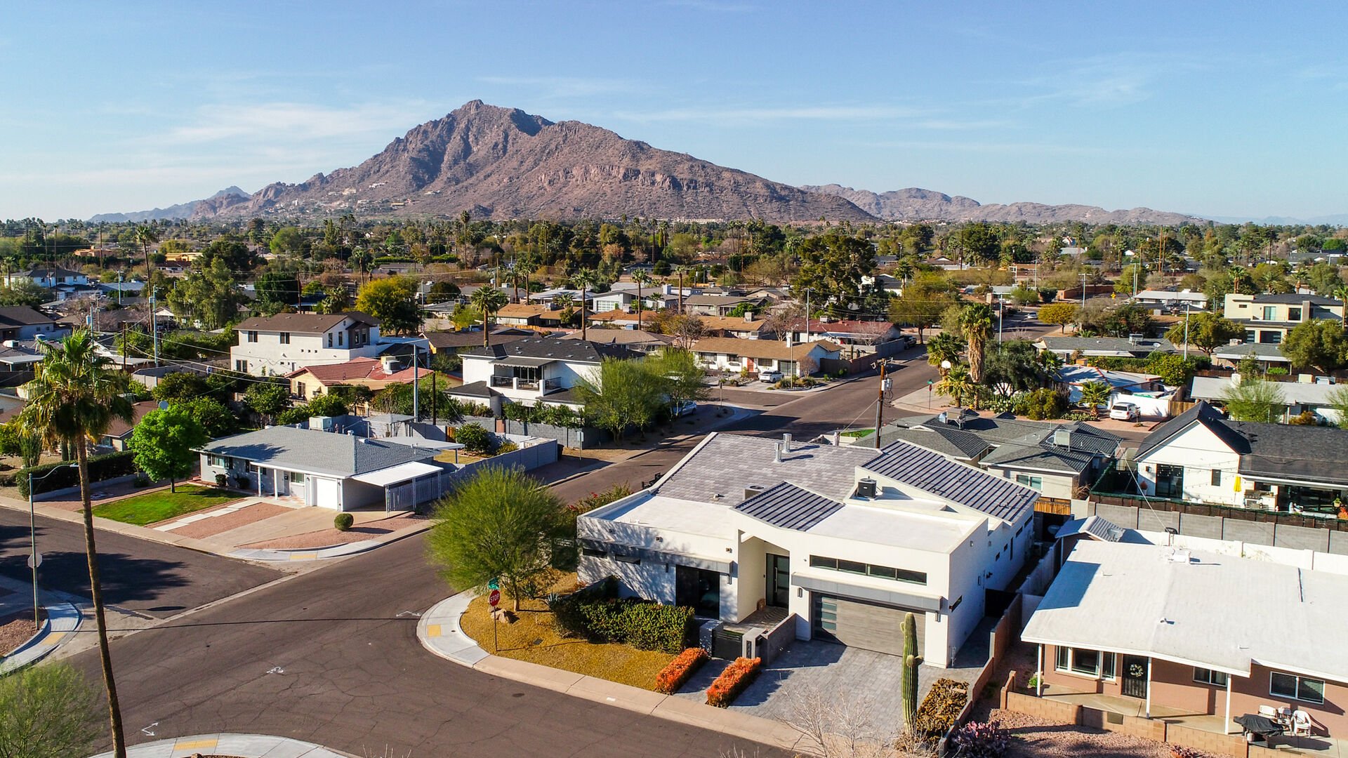 Camelback House - Image 42