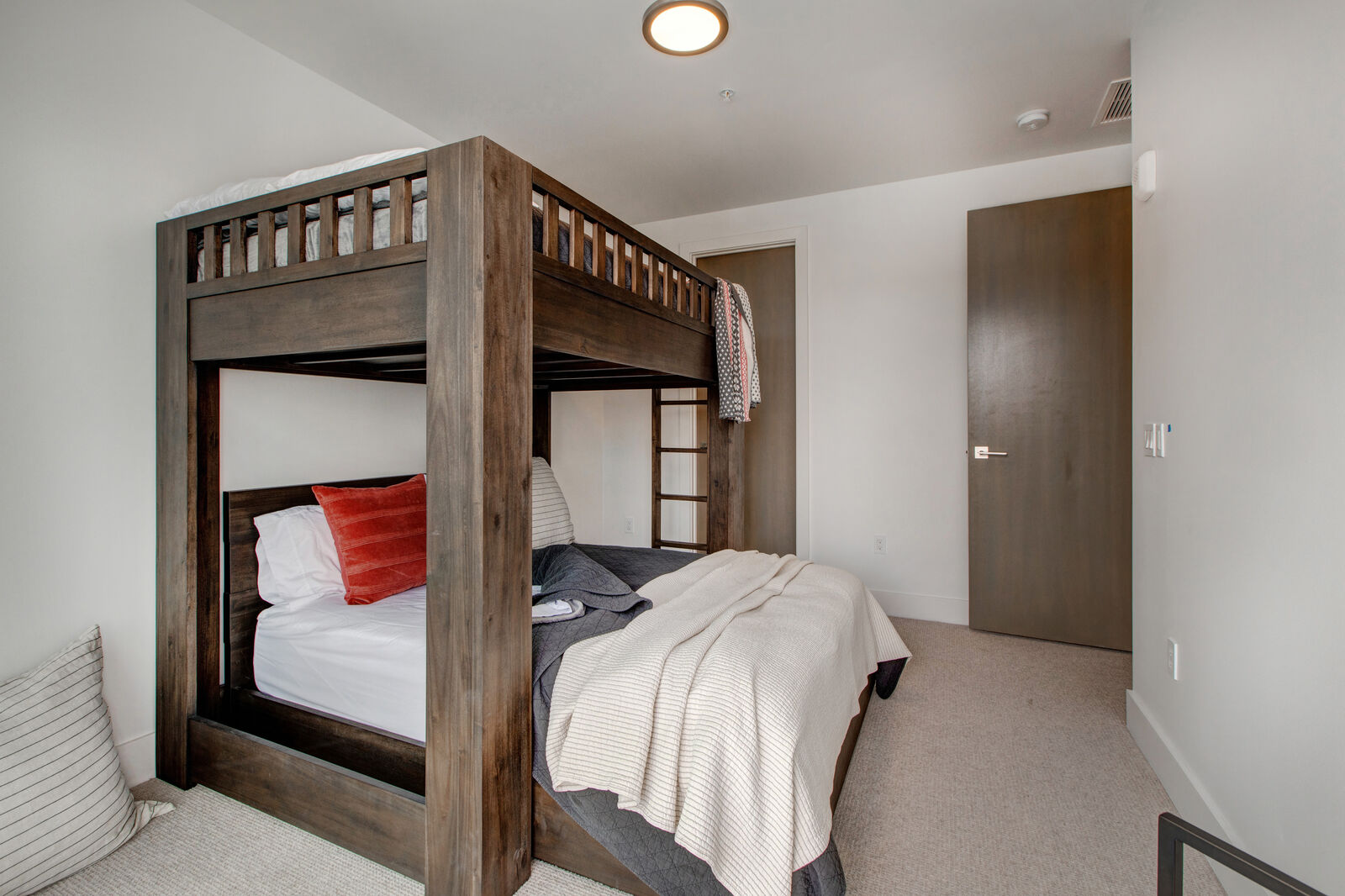 West House - Image 40