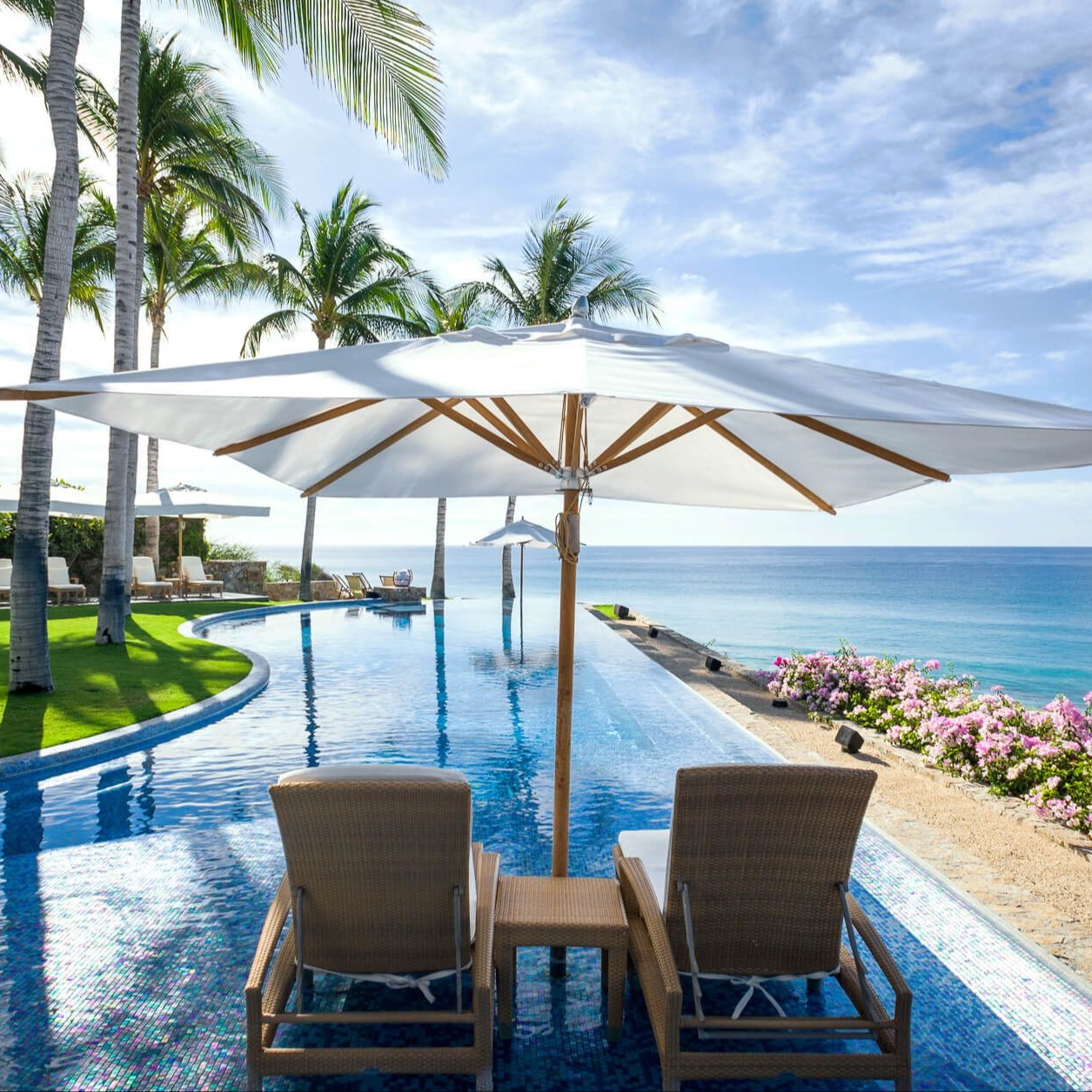 Blue Fan Palm Manor - Image 1