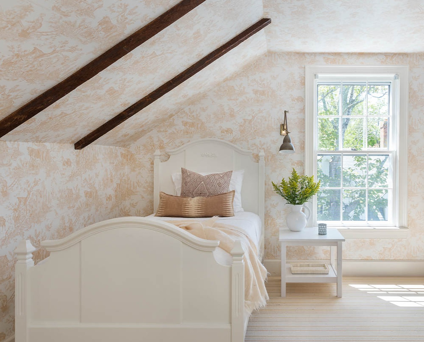 Winter House - Image 12