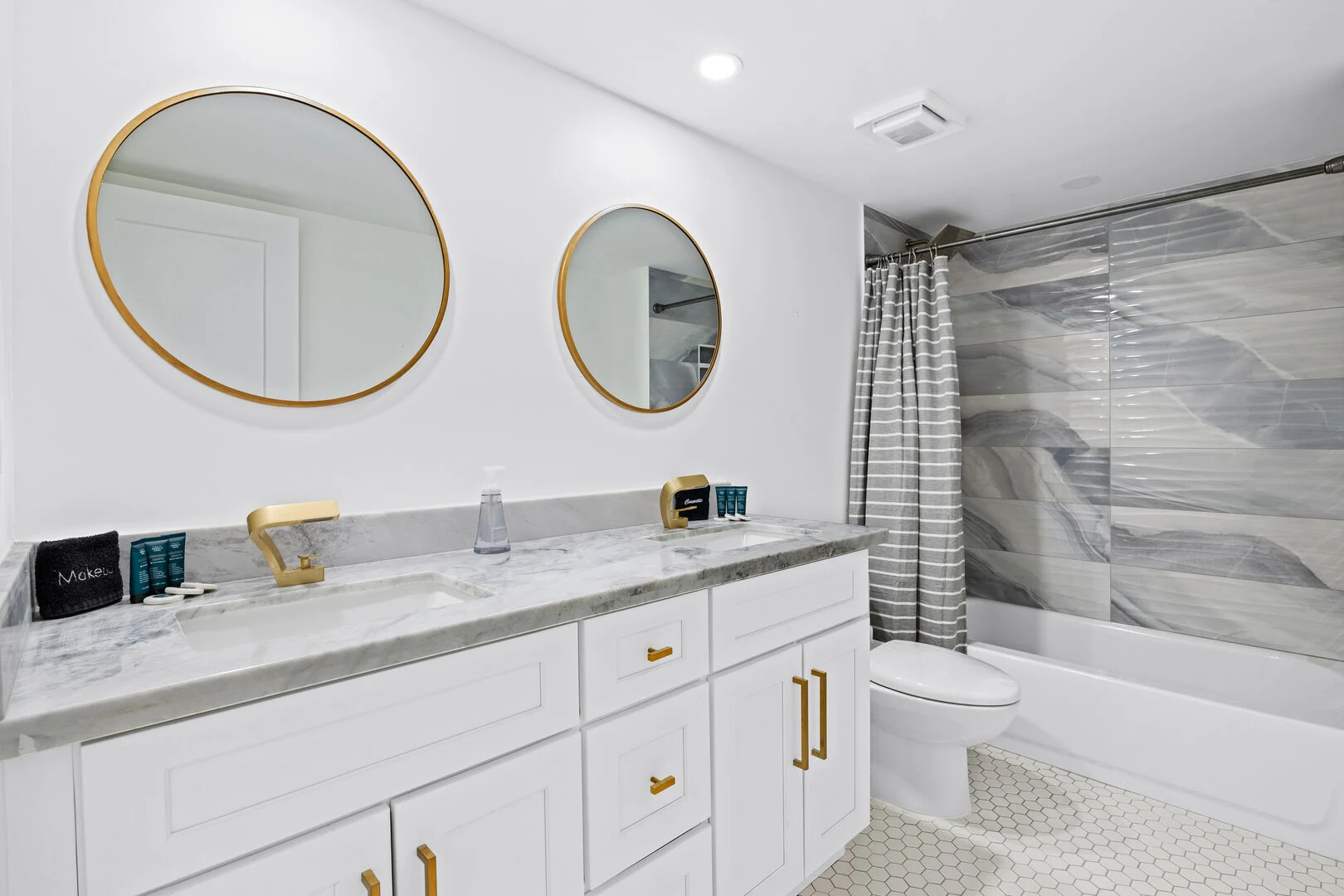 Bee Brush House - Image 17