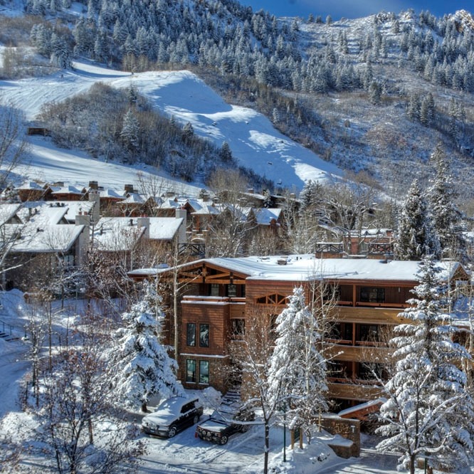 Summit Home - Image 1