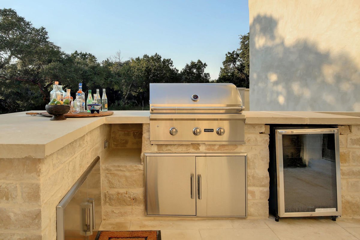 Spring Manor - Image 35