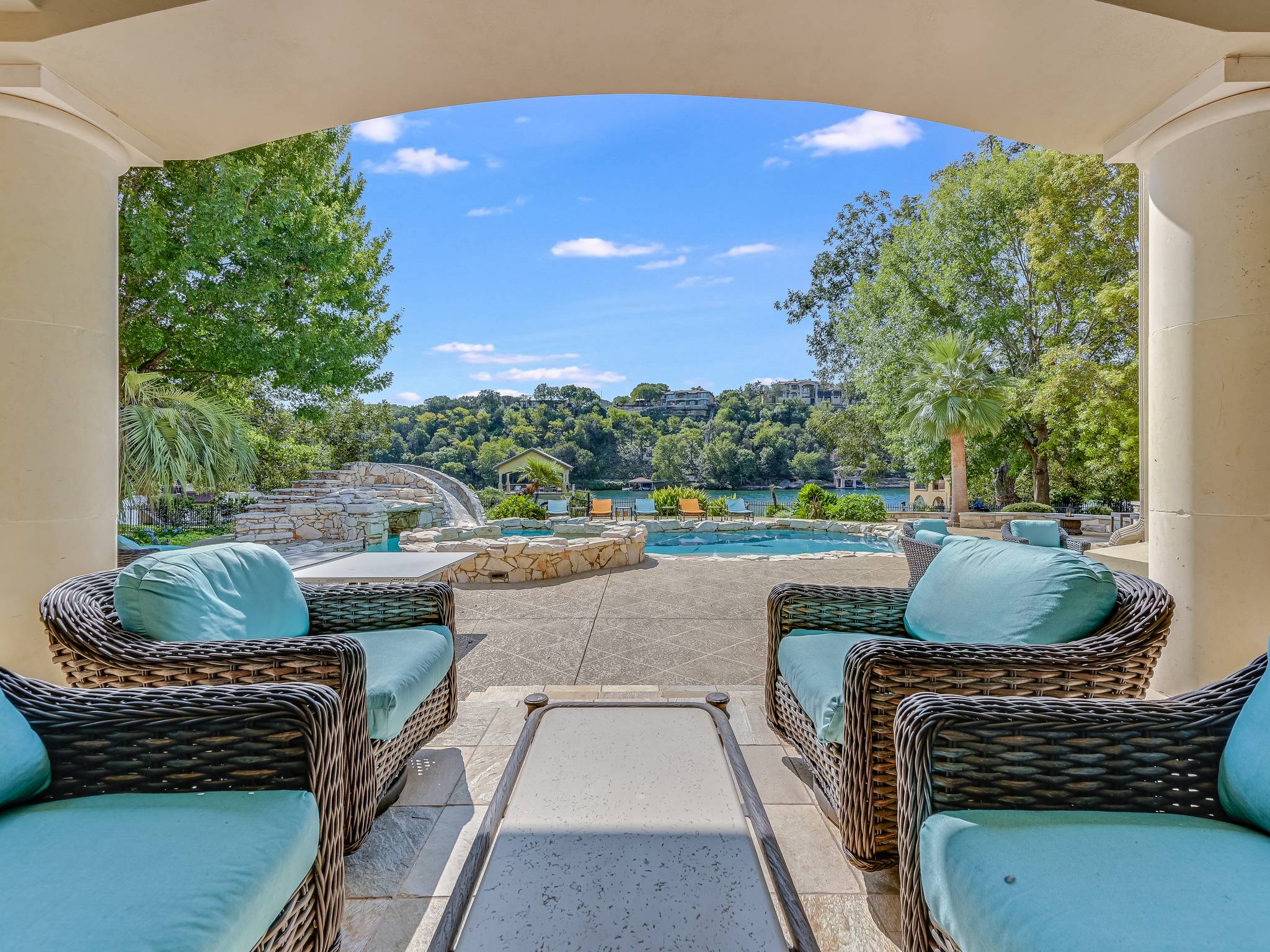 Janis Villa - Image 34