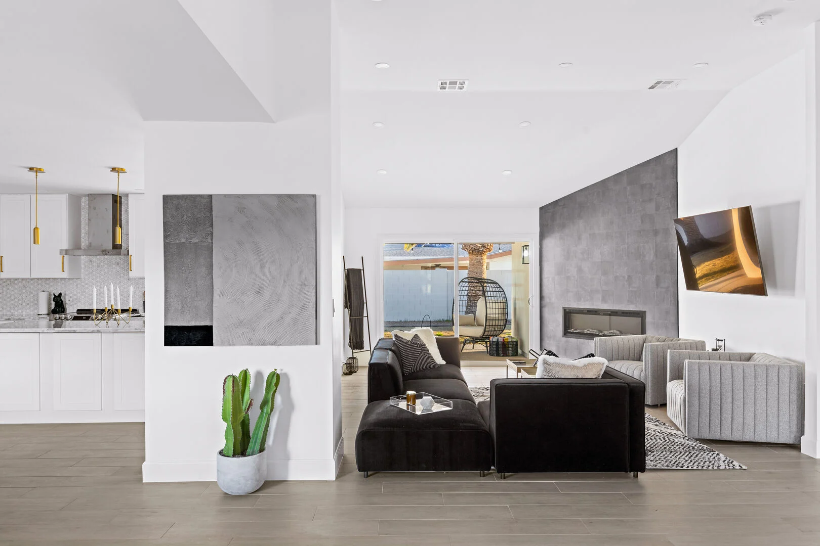 Bee Brush House - Image 2