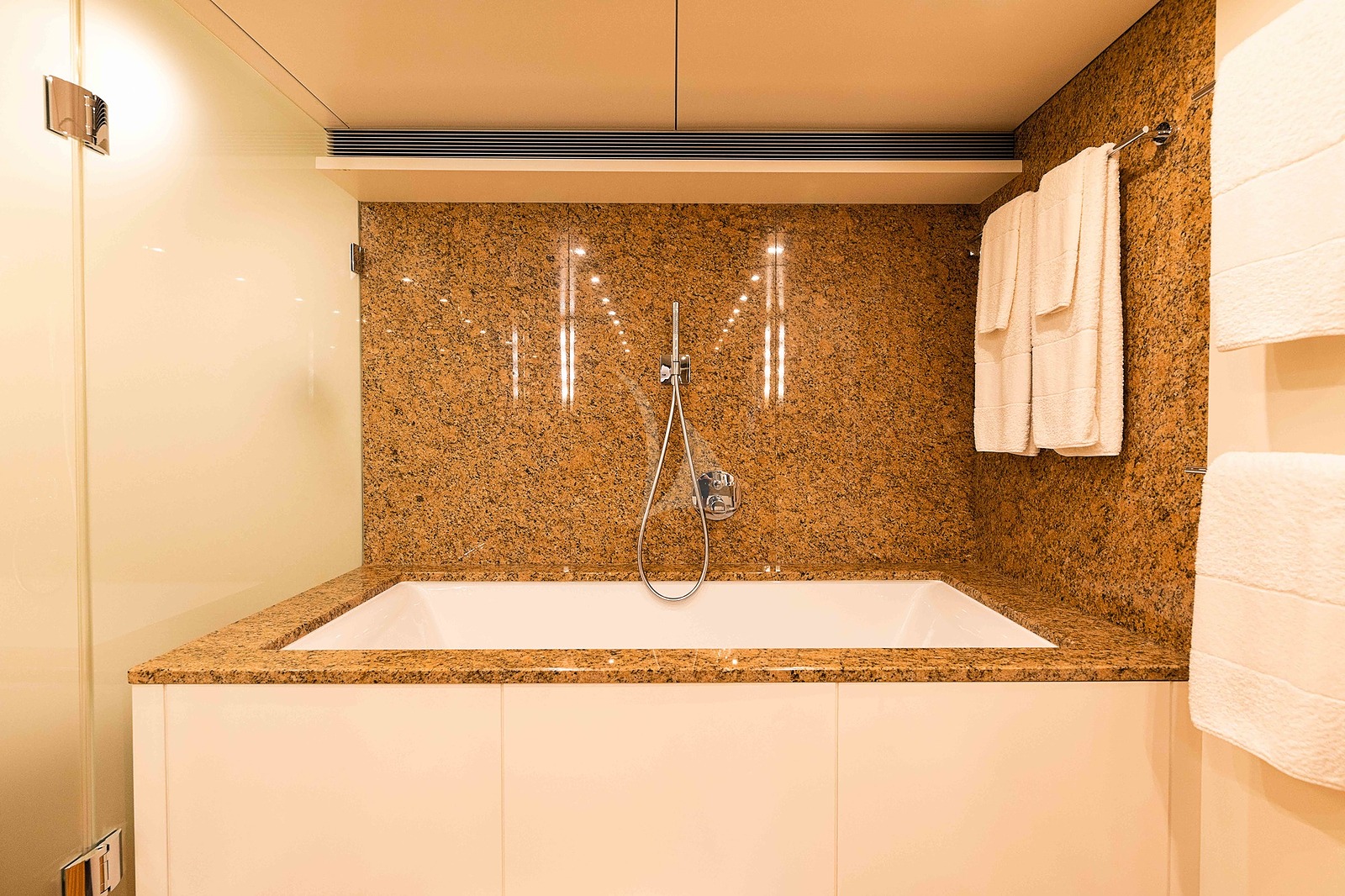 Sea Axis Yacht - Image 25