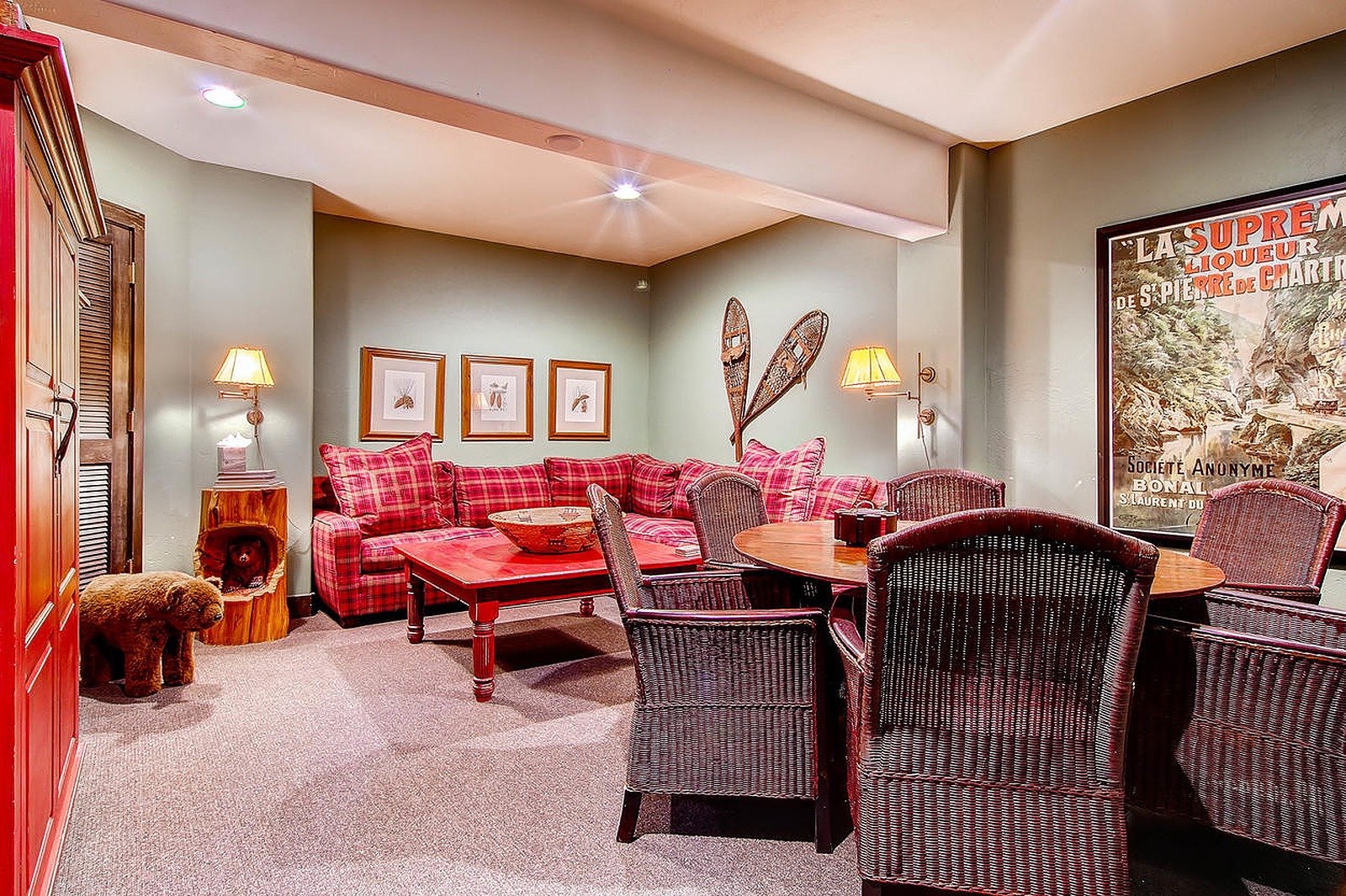 Country Club Manor - Image 19